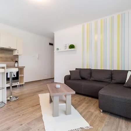 Aqualiget-apartmanhaz E-car Plug-in Point Segedín